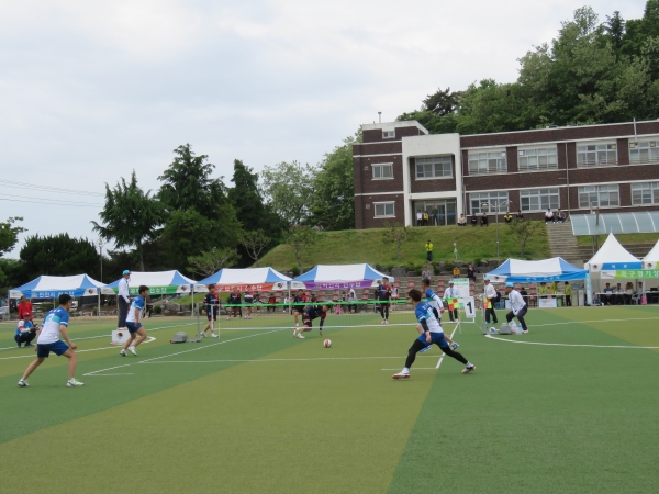 ▲족구 경기가 열린 서천중학교 운동장