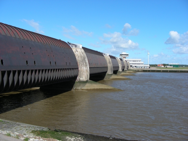 ▲네덜란드 라인강 하구 하링플리트 댐, 전 구간이 갑문으로 되어 있다.(뉴스서천 자료사진)