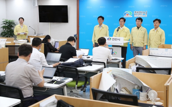 ▲정부의 천안 아산 특별재난지역 선포에 대해 양승조 지사가 기자회견을 열고 있다.
