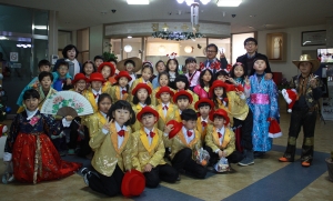 시초초등학교 아이들, 서천노인요양병원 찾아 멋진 공연 펼쳐