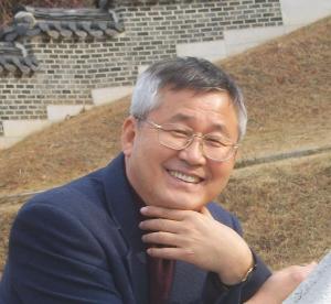 “한국문학 발전 위해 새로운 일 하겠다”