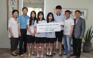 평화의소녀상 건립기금 모금에 중학생들 참여