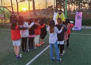 서천군체육회, ‘찾아가는 여학생 축구교실’ 운영